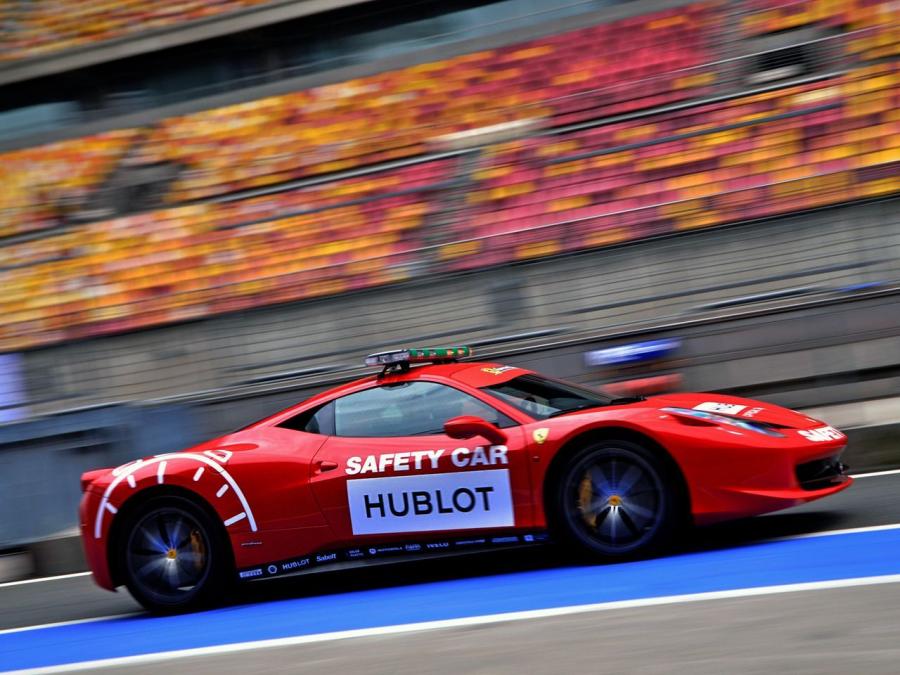  Ferrari 458 Italia Safety Car 2012 года  (фото 2 из 2)